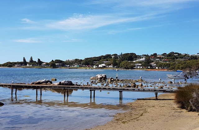 Seine Bay Waterfront Cottage