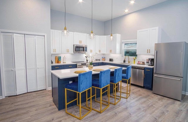 Seize the Moment! 4br/3ba Gem w/Downtown Views!