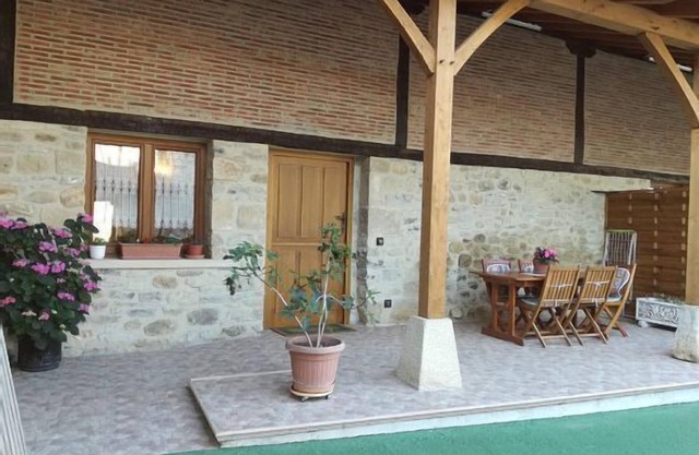Self catering Lecea y Alianzas for 5 people
