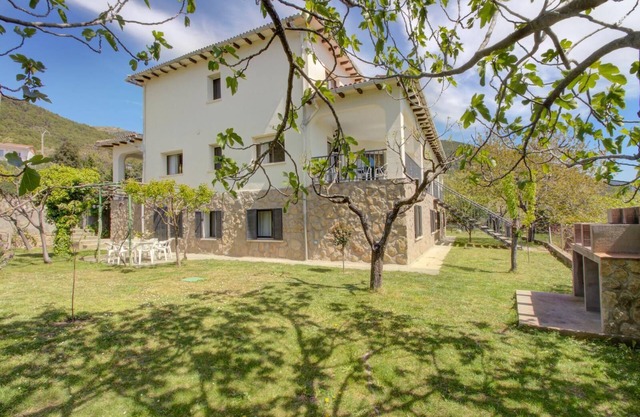 Self catering Amatalasviñas for 8 people