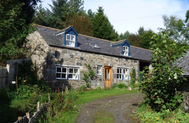 Self catering cottage on organic smallholding in Highland Perthshire