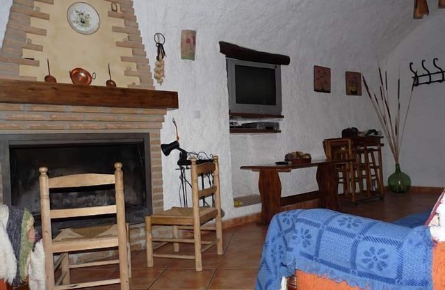 Self catering Cueva El Monterón for 7 people