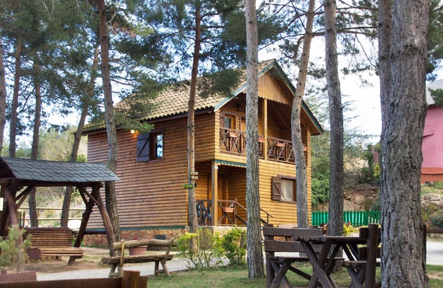 Self catering El Xalet de Prades for 8 people