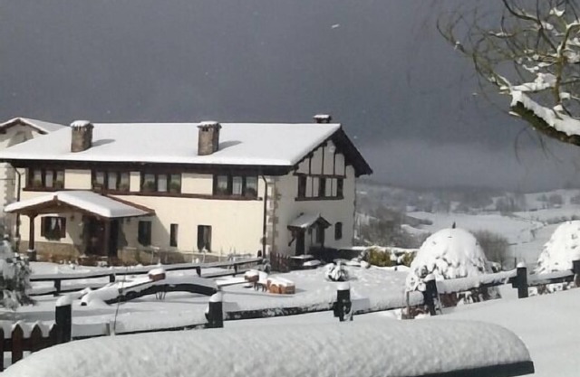Self catering Mikeletxenea for 14 people
