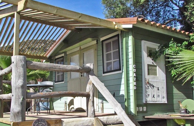 Self-catering, ocean views, walk to beaches. BBQs, secure parking, set in nature