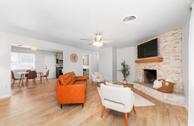 Self Check-in #2 - Full Kitchen - Modern Design - Central