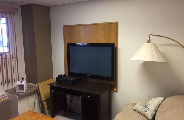 self contained,laundry free internet nFully furnished Heat &Hot water included,