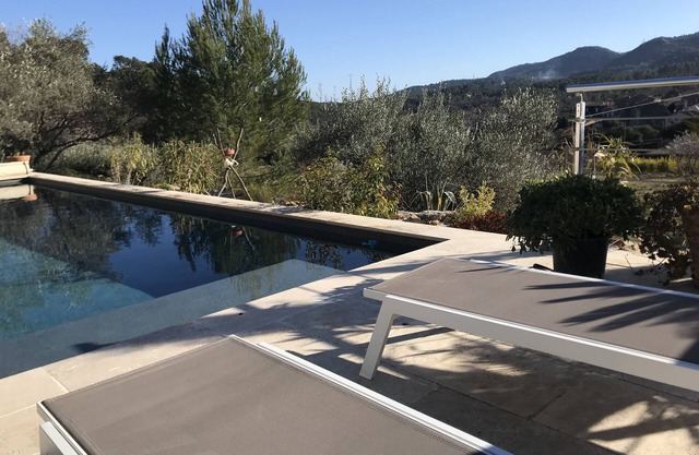Self-contained studio with swimming pool between the sea, the Gorges du Verdon and the lakes