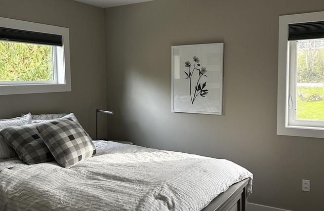 Self contained suite, all you will need for your stay in Oceanside Chemainus.nn