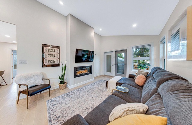 Selina's House - 2 Bed 2 Bath - Gordie Howe Arena - Beautiful Modern Build