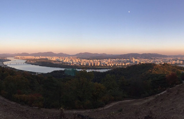 Semi-basement unit nearby Achasan and Children's Grand Park in Seoul