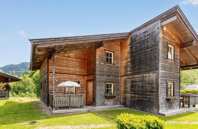 Semi-detached house with fantastic location