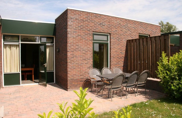 Semi-detached bungalow for 6 people.