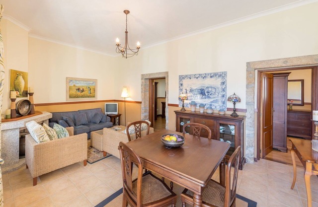 Semi-detached holiday home on an estate with a swimming pool