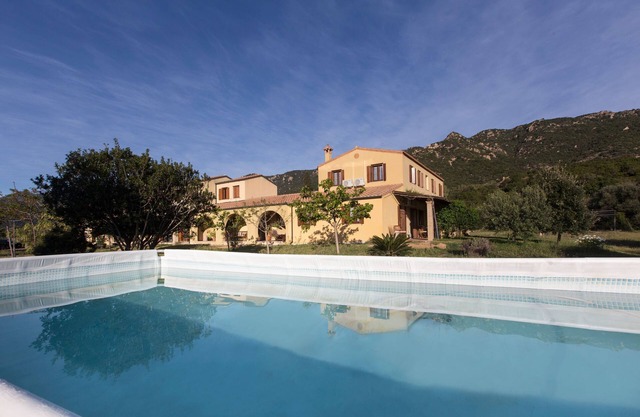 Semi-detached House with Wi-Fi, Air Conditioning, Garden and Pool; Pets Allowed; Parking Available