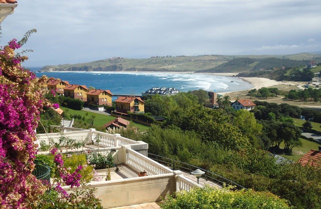 Semi-detached house with private garden and spectacular views over bay and beaches