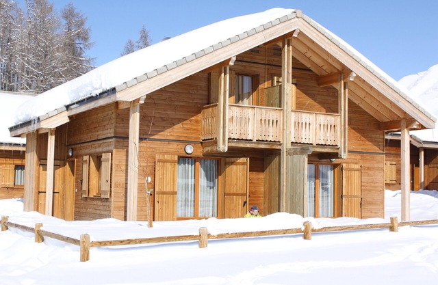 SEMI-INDIVIDUAL CHALET 5/7 SLEEPING WITH POOL AND SAUNA