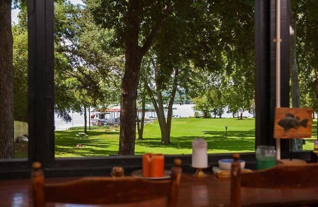 Sensational Lake Home 30 Minutes to Downtown Nashville