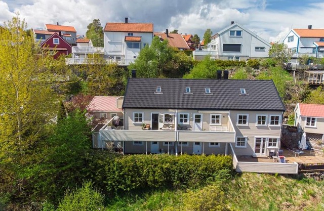 Sentralt rekkehus med solrik veranda!