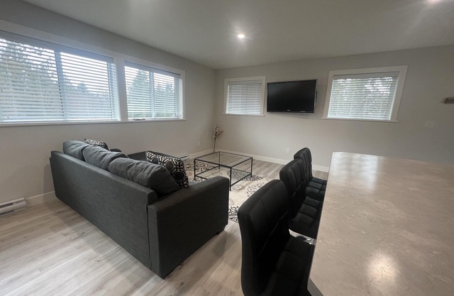 Separate Sunny Studio close to the Beach!