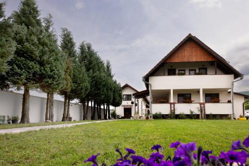 Seren Natura Retreat