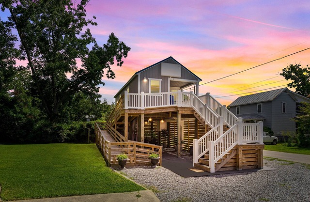 Serendipity Cottage II - Only Steps from Oriental Harbor