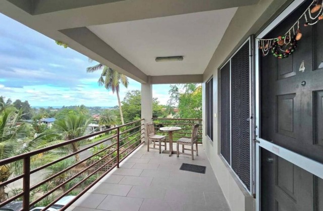 Serene 2 Bdrm Apartment, swimming pool, free Wi-fi, 2 king beds + sofa bed.