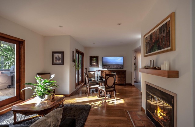 Serene 2-bed main apartment near the ocean