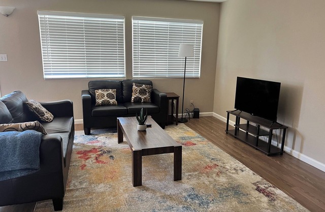Serene 2bed/1bath condo with parking