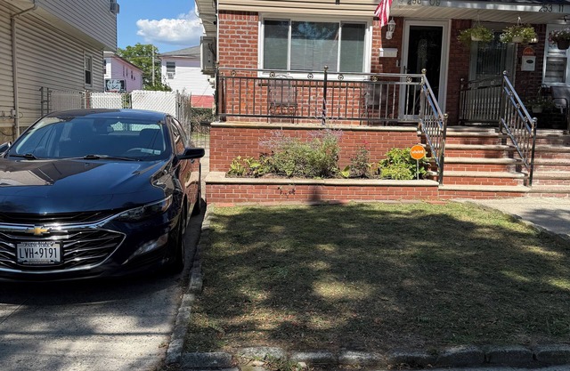 Serene 3-bedroom house with AC in Queens located in a quiet neighborhood