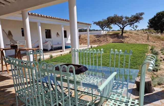 Serene 6-bedroom house with AC in Alandroal