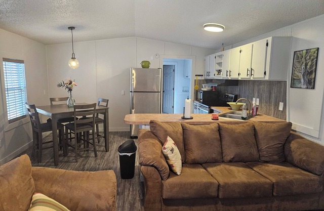 Serene and newly remodeled - Great place to rest your head in Ash Flat