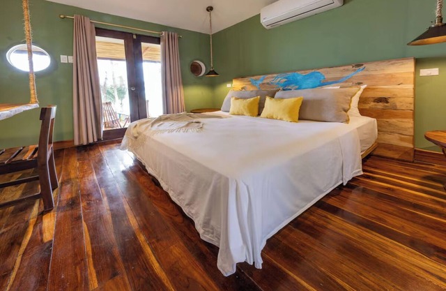 Serene Boat Room Retreat at Yemaya Reefs, Nature's Paradise in Nicaragua