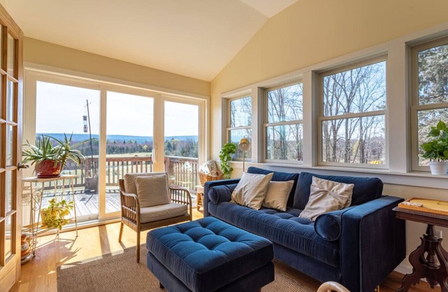 Serene & Bright: Minnewaska Mtn Views ~ Deck ~BBQ