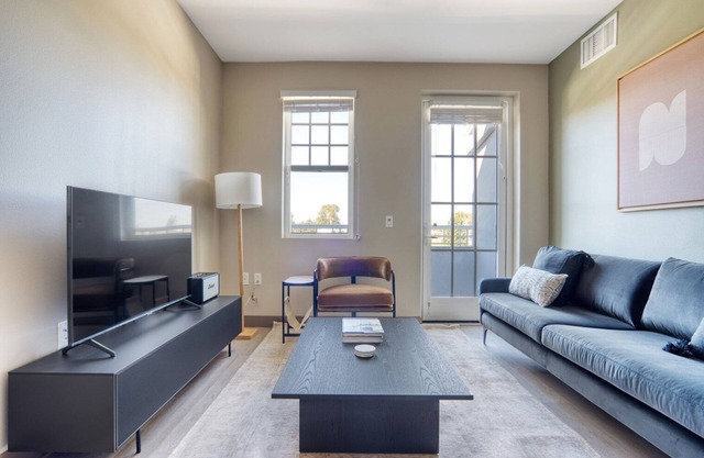 Serene Burlingame 2BR w/Roof, Gym & W/D, nr Caltrain, by Blueground