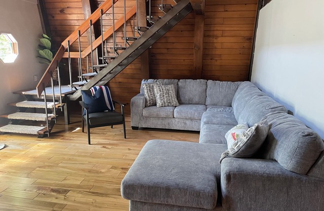 Serene Cabin in the Woods, Arcade Room, Walk to the Lake!