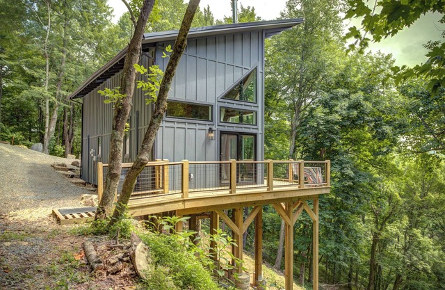 Serene Escape w/Spa Baths, Great Location