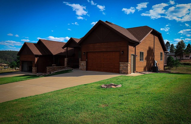 Serene Golf Course Home Getaway with Hot Tub