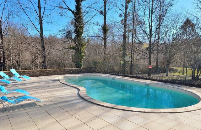 Serene Holiday Home in Cussac with Private Terrace, Barbeque