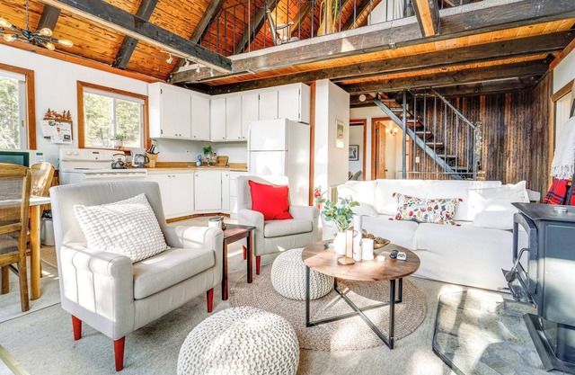 Serene Lakes Cabin w/Deck: Dog Friendly!
