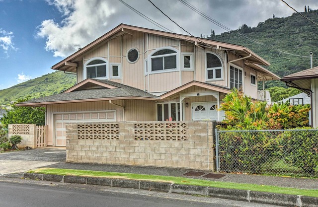 Serene Manoa Valley Home w/Tropical Mtn. Views!