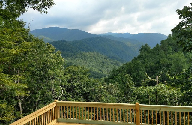 Serene Mountain Retreat with Stunning Views of the Nantahala Gorge!