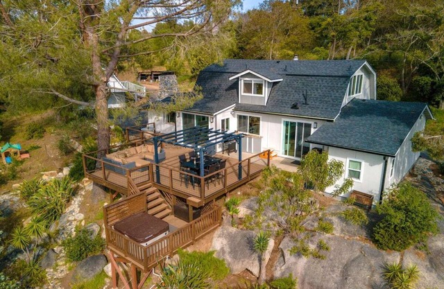 Serene Private Home, Sunset View+Hot Tub+EV Chargen