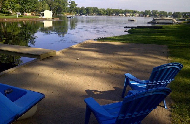 SERENE & QUIET-Huge Deck!-Free Kayaks & Paddle Boat! PETS! AUGUST Specials!