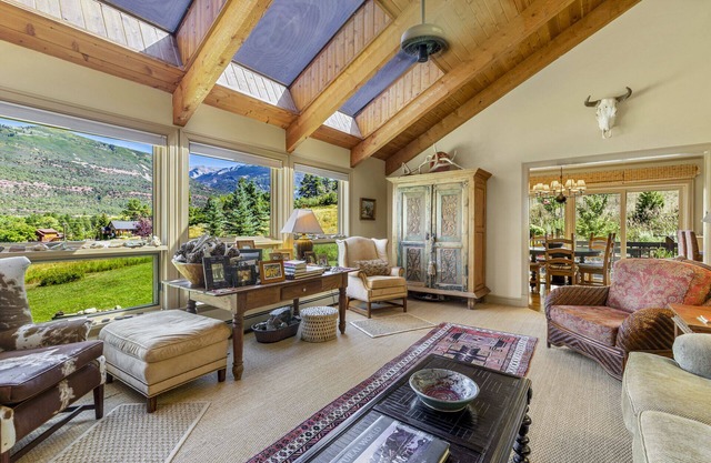 Serene Retreat - Fire Pit - Great Views - Air Conditioning! STR2024-085