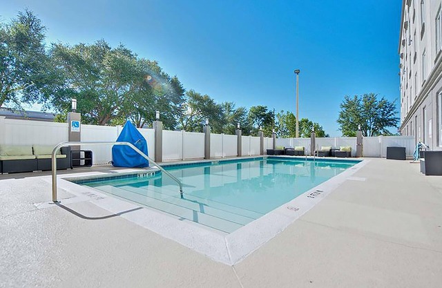 Serene Room w/Pool & Laundry Access – Orlando Gem | Close to Theme Parks