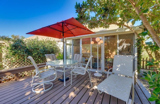 Serene St Augustine Townhome Walk to Beach!