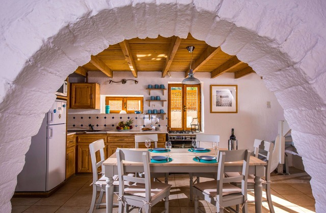 Serenity Estate - 2 bedroom villa walking distance to the beach