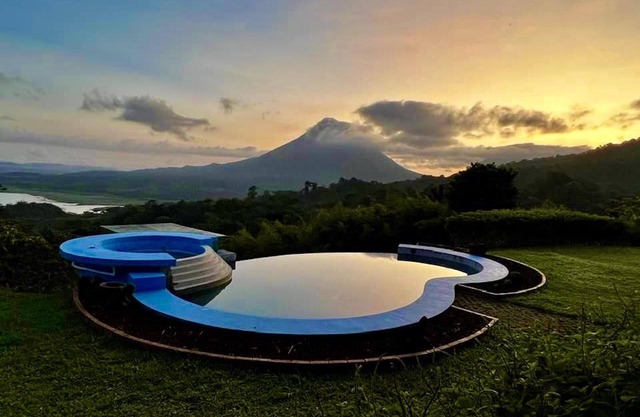 Serenity Home. Amazing house with Gorgeous panoramic views and Swimming pool.