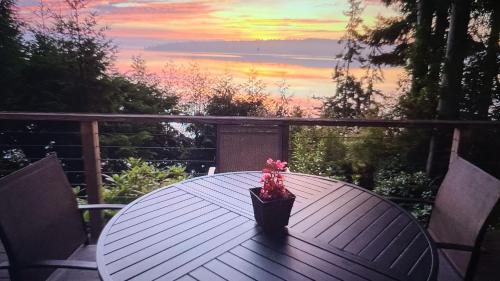 Serenity Pines by AvantStay Incredible Views